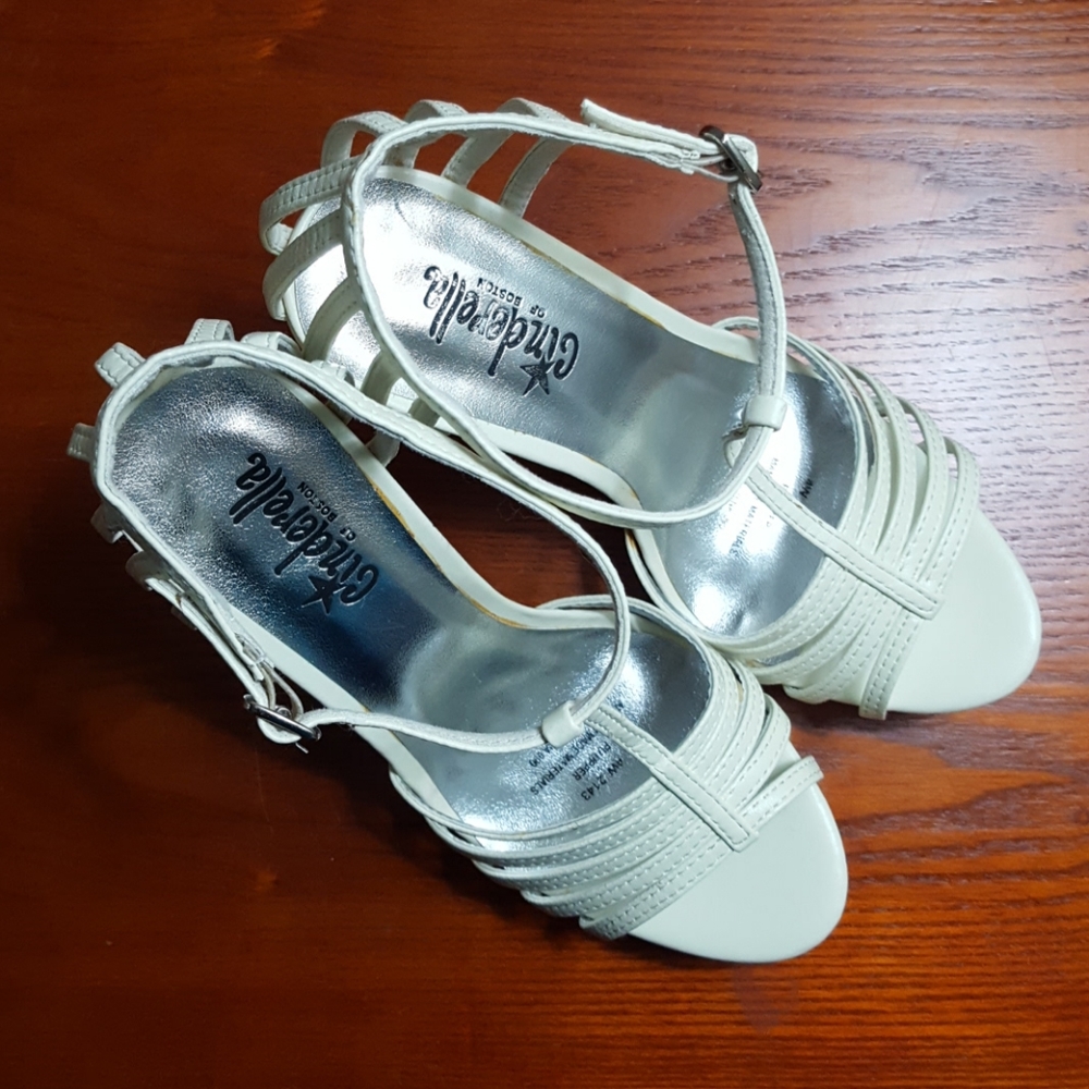 NEW Cinderella of Boston Heels Size 4